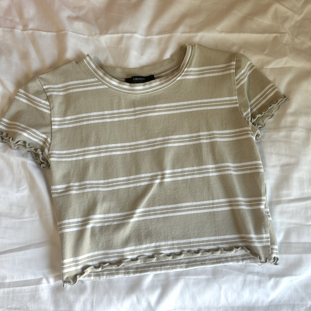 Forever 21 crop top🤍